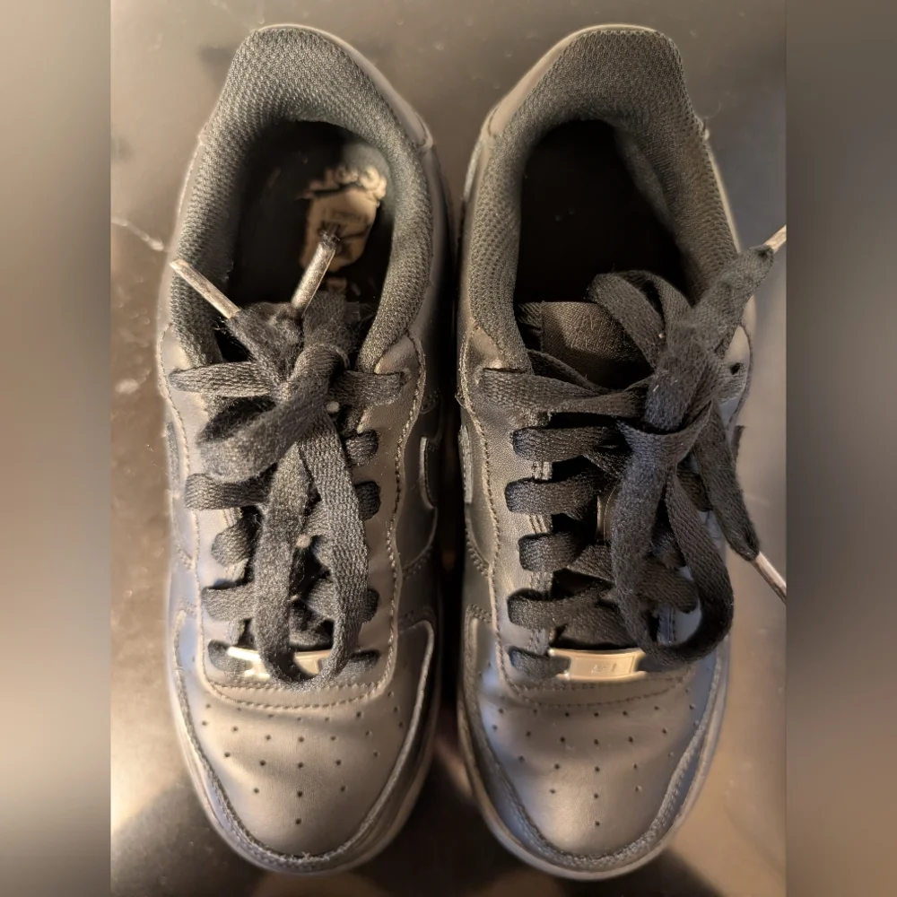 Nike Kids' Air Force 1 07 (GS) Triple Black Sneakers Size 3.5Y MSRP $90